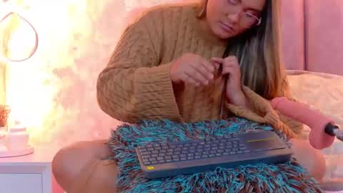 Mia online show from 11, 4, 2026