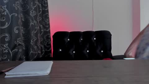 Mia Lenox online show from 18, 12, 2024