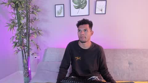 Mia online show from 3, 2, 2025