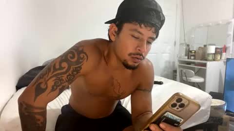 Snapshot of miamiclos1 chatting on 23, 11, 2025 miamiclos1 online show from 23, 11, 2025