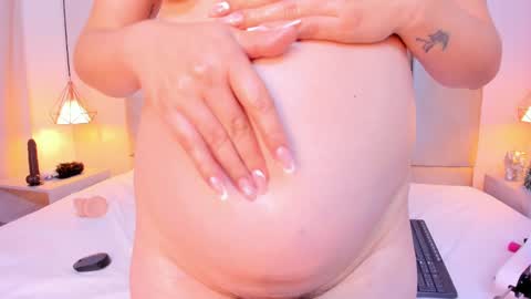 Mia  online show from 5, 1, 2025