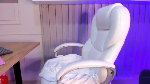 Mia  online show from 26, 2, 2025