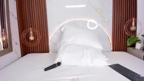 Mia  online show from 8, 10, 2025