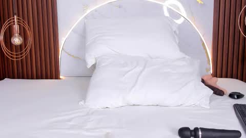 Mia  online show from 11, 10, 2025