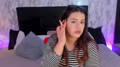 Mia   -5 7001400 Follow  online show from 30, 5, 2026