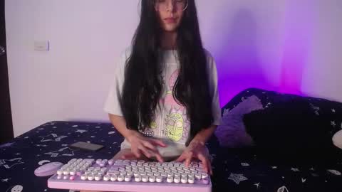 Snapshot of miamoon_ chatting on 1, 10, 2025 Mia online show from 1, 10, 2025