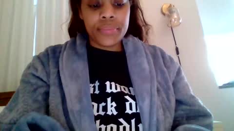 MiaMuffn online show from 6, 1, 2025