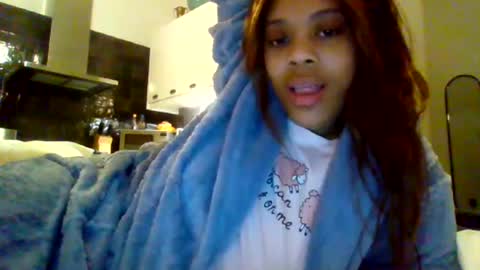 MiaMuffn online show from 2, 2, 2025