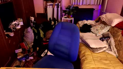 Snapshot of miaowhowl chatting on 18, 2, 2025 Kristien online show from 18, 2, 2025