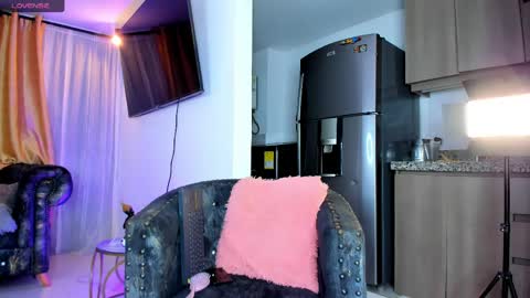 Snapshot of miapink_ofii_ chatting on 15, 5, 2026 180126 - starts at 1400PM online show from 15, 5, 2026