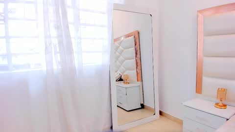 Sweetie Mia online show from 11, 2, 2025