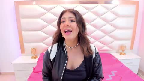 Sweetie Mia online show from 25, 2, 2025