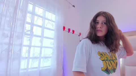 Sweetie Mia online show from 1, 3, 2025