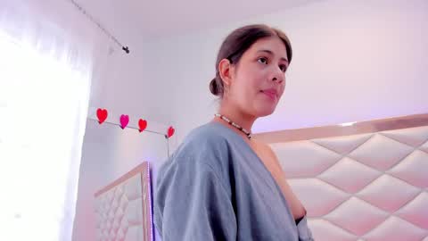 Sweetie Mia online show from 4, 3, 2025