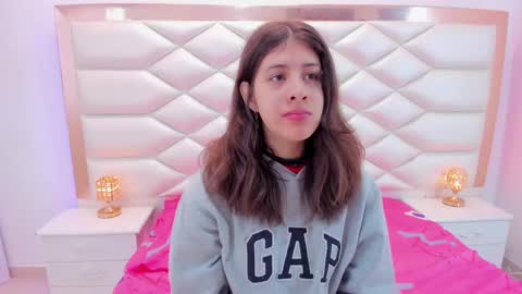 Sweetie Mia online show from 8, 3, 2025