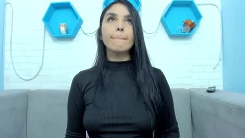 Mia Quevedo online show from 29, 1, 2025