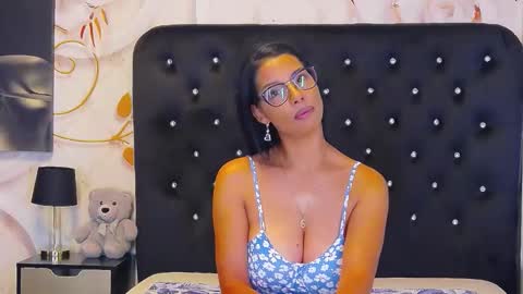 Mia online show from 3, 10, 2025