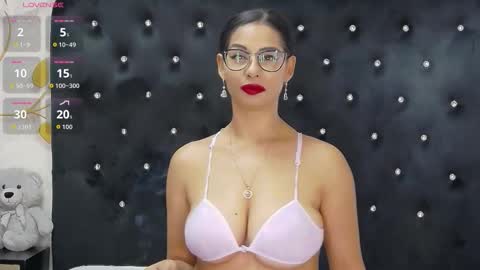 Mia online show from 27, 10, 2025