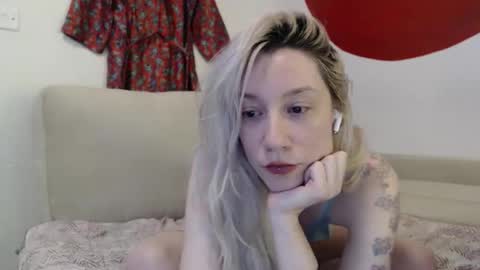 Snapshot of miashibari chatting on 2, 10, 2025 Mia online show from 2, 10, 2025