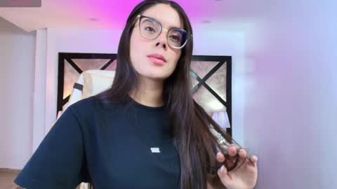 Snapshot of miasilverr chatting on 12, 9, 2025 Mia online show from 12, 9, 2025