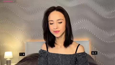 Mia online show from 6, 3, 2026