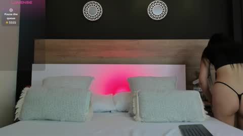 Mia online show from 10, 10, 2025