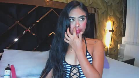 Snapshot of miathompson01 chatting on 30, 11, 2025 Mia Thompson online show from 30, 11, 2025