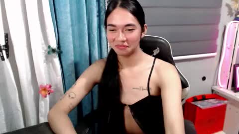 Snapshot of miatrixs chatting on 18, 12, 2025 Mia online show from 18, 12, 2025