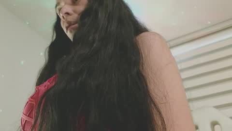 Mia online show from 28, 2, 2025