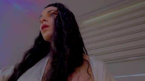 Mia online show from 26, 9, 2025