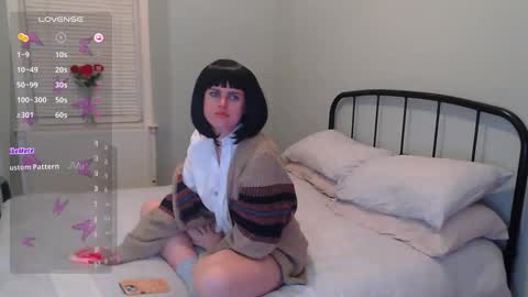 Mia  online show from 28, 1, 2025