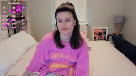 Mia  online show from 24, 10, 2025