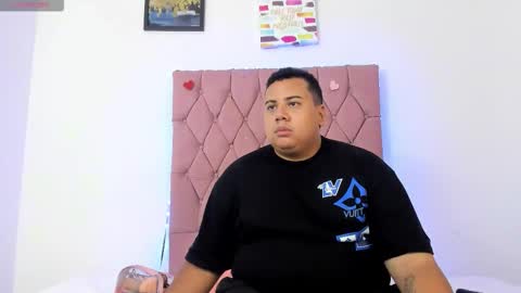 Snapshot of michael_and_sharon chatting on 25, 10, 2025 Micky and Sharon online show from 25, 10, 2025