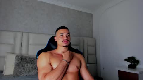 Snapshot of michael_reinolds chatting on 23, 9, 2025 Michael online show from 23, 9, 2025