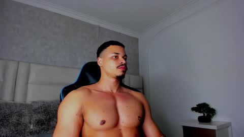 Snapshot of michael_reinolds chatting on 20, 11, 2025 Michael online show from 20, 11, 2025