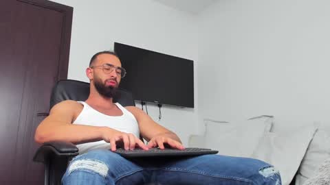 MichaelEvansx online show from 5, 1, 2025