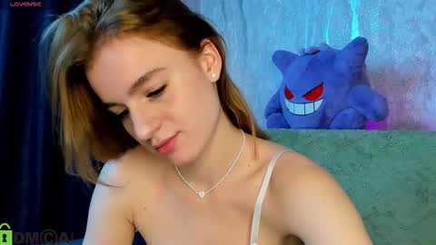 Snapshot of miche1e_ross chatting on 19, 12, 2025 Stacey online show from 19, 12, 2025