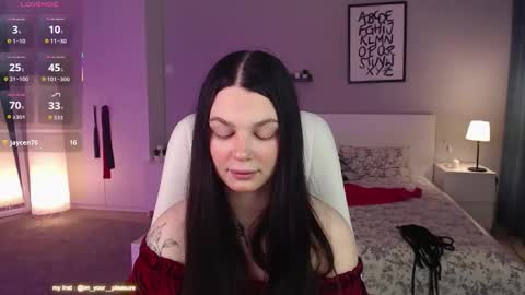 Snapshot of michela_fruet chatting on 8, 11, 2025 Kate online show from 8, 11, 2025