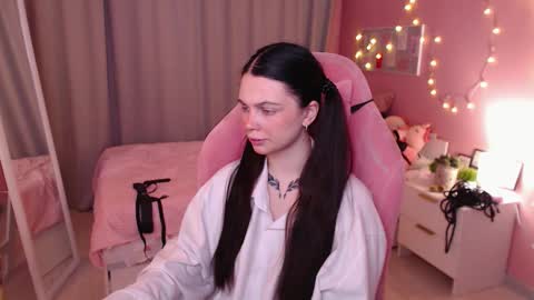 Snapshot of michela_fruet chatting on 5, 12, 2025 Kate online show from 5, 12, 2025