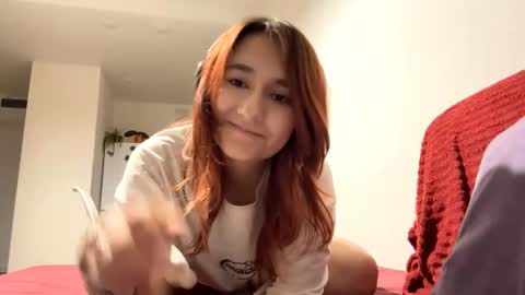 Snapshot of michelinacaneza chatting on 19, 12, 2025 Mary online show from 19, 12, 2025