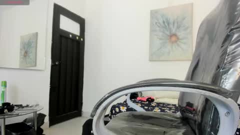 Snapshot of michell_dss chatting on 16, 11, 2025 michell_dss online show from 16, 11, 2025