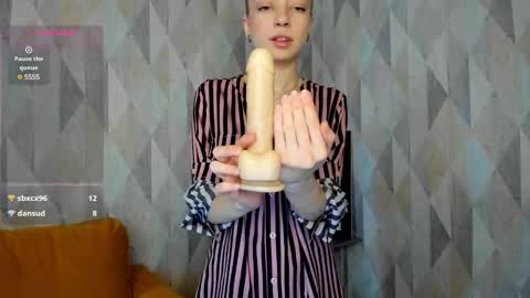 Snapshot of michelle_blond chatting on 21, 2, 2025 michelle_blond online show from 21, 2, 2025