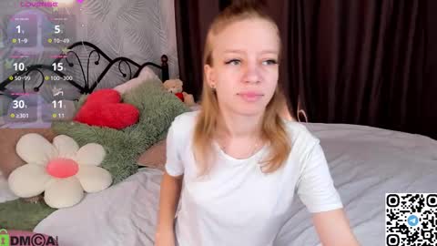 Snapshot of michelle_blond chatting on 13, 9, 2025 michelle_blond online show from 13, 9, 2025