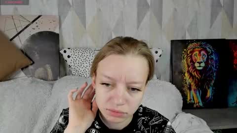 Snapshot of michelle_blond chatting on 8, 10, 2025 michelle_blond online show from 8, 10, 2025