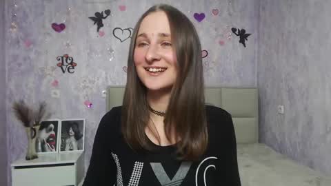 Snapshot of michellee11 chatting on 5, 2, 2025 Michel online show from 5, 2, 2025