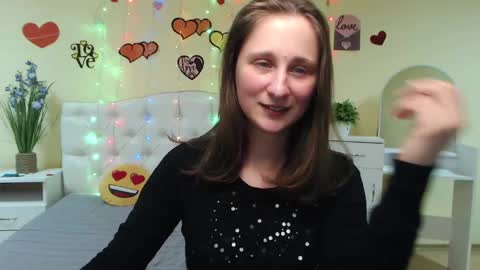 Snapshot of michellee11 chatting on 5, 3, 2025 Michel online show from 5, 3, 2025