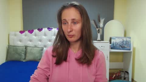 Snapshot of michellee11 chatting on 12, 9, 2025 Michel online show from 12, 9, 2025