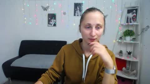 Snapshot of michellee11 chatting on 26, 9, 2025 Michel online show from 26, 9, 2025