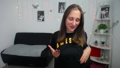 Snapshot of michellee11 chatting on 3, 10, 2025 Michel online show from 3, 10, 2025