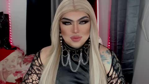 Snapshot of michellevixen921 chatting on 15, 12, 2025 Michelle online show from 15, 12, 2025